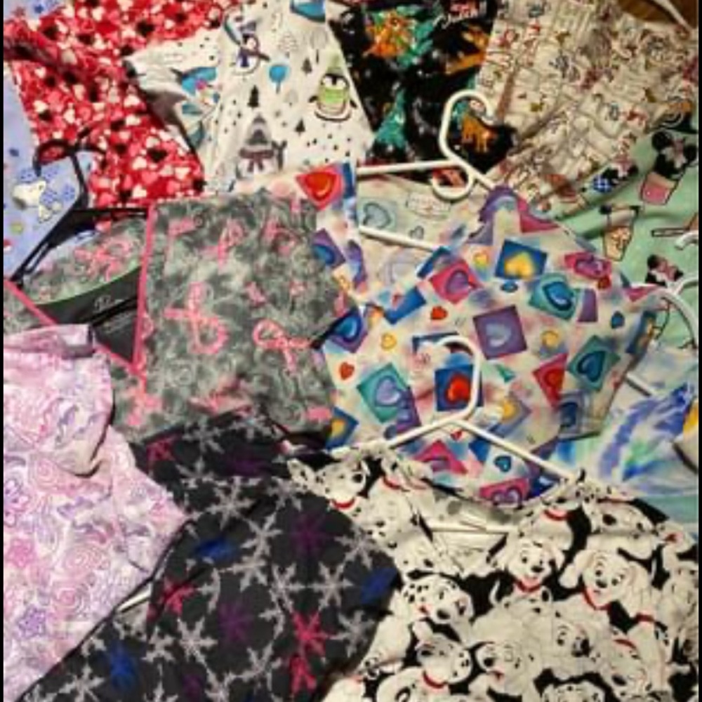 Scrub tops - Picture 3 of 4